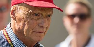 Foto zur News: &quot;Viele Baustellen&quot;: Niki Lauda mahnt vor Saisonbeginn 2015