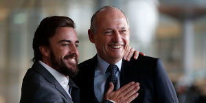 Foto zur News: Fernando Alonso und Ron Dennis: Ziemlich beste Freunde