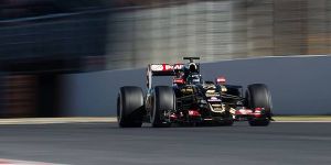 Foto zur News: Formel-1-Tests 2015 Barcelona: Lotus bellt, Mercedes beißt