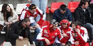 Foto zur News: Arrivabene bei den Fans: Ferrari-Teamchef provoziert