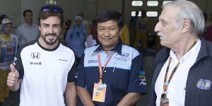 Foto zur News: Fernando Alonso und Valtteri Bottas: Startfreigabe für