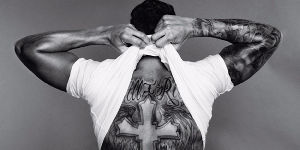 Foto zur News: Körperkunst: Weltmeister Hamilton erklärt seine Tattoos