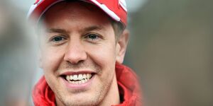 Foto zur News: Sebastian Vettel hält Ball flach: &quot;Wollen vor Williams
