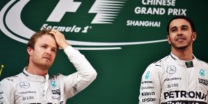 Foto zur News: Mercedes: Zuckerbrot für Hamilton, Peitsche für Rosberg