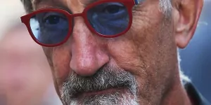 Foto zur News: Eddie Jordan: Max Verstappen sollte lieber das Leben