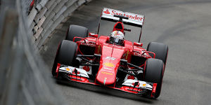 Foto zur News: Auch ohne Gridgirls: Sebastian Vettel schäumt vor Glück
