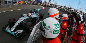 Foto zur News: Lewis Hamiltons Auslaufrunde: Wollte er wie Senna abhauen?