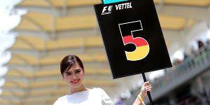 Foto zur News: Sebastian Vettel erleichtert: Endlich wieder Gridgirls!