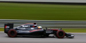 Foto zur News: Fernando Alonso übersteht Einschlag mit 34 g