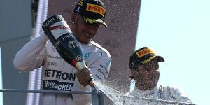 Foto zur News: Lewis Hamilton: Kein Druck trotz Angriff auf