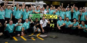 Foto zur News: Lewis Hamilton stark wie nie: Rivalen zittern, Mercedes