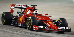 Foto zur News: Formel 1 Singapur 2015: Vettel mit Pole-Premiere im Ferrari