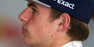 Foto zur News: Nach Sainz-Crash: Max Verstappen fordert Antworten