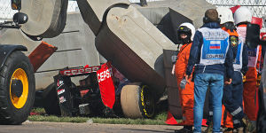 Foto zur News: Nach Horror-Crash: Carlos Sainz startet in Sotschi!