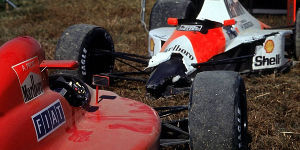 Foto zur News: Vor 25 Jahren: Crash Senna/Prost entscheidet WM-Kampf 1990