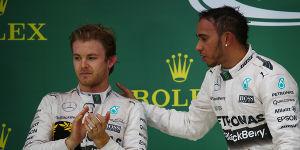 Foto zur News: Frustrierter Rosberg schießt gegen Hamilton: &quot;Er geht zu
