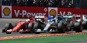 Foto zur News: Ferrari fordert Mercedes heraus: &quot;Müssen 2016 vor ihnen