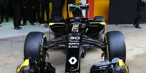 Foto zur News: Formel-1-Autos 2016: Renault rollt den R.S.16 aus