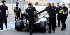 Foto zur News: Friedensmission: Mercedes mischt Mechaniker-Crews