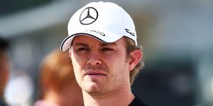 Foto zur News: Rosberg mahnt: Reifen unmöglich auf Temperatur zu bringen