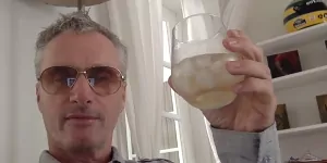 Foto zur News: Drink mit Eddie Irvine: Hamilton hat mehr Talent als Rosberg