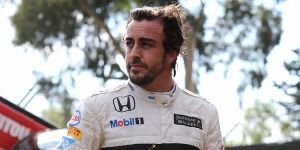 Foto zur News: Alonso: Bahrain-Start nur mit Erlaubnis durch Ärzte