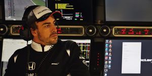 Foto zur News: Nach Herbert-Kritik: Alonso motzt vor laufender Kamera