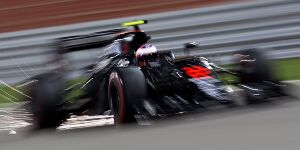 Foto zur News: McLaren vor Schanghai: Jenson Button braucht neuen Motor
