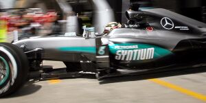 Foto zur News: Wegen Hamilton-Strafe: Zockt Mercedes jetzt bei der