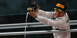 Foto zur News: Formel 1 China 2016: Nico Rosberg dominiert Chaos-Rennen