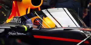 Foto zur News: Lewis Hamilton ächtet Red-Bull-Cockpitschutz: &quot;So schlecht!&quot;