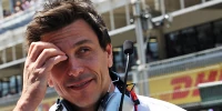 Foto zur News: Tollpatsch Toto Wolff: Kurioser Tennis-Unfall als gutes Omen?