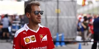 Foto zur News: Formel-1-Live-Ticker: Warum Vettel jetzt auf Socken läuft
