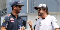 Foto zur News: Fernando Alonso auf Instagram: &quot;Geh ins Bett, Ricciardo!&quot;