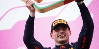 Foto zur News: Max Verstappen jubelt: Im Rennen endlich besser als Mercedes
