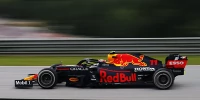 Foto zur News: Helmut Marko nimmt Perez in Schutz: &quot;Der dritte Platz geht aufs Team&quot;