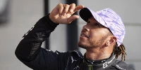 Foto zur News: Lewis Hamilton: Wie er auf Teamfotos den Ernst der Lage erkannte
