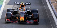 Foto zur News: Warum Sergio Perez aus der Boxengasse ins Rennen gehen muss