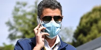 Foto zur News: Kuriose Szene: Masi blockt Mailanfrage von Toto Wolff ab