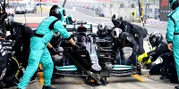 Foto zur News: Neue Boxenstopp-Regel bremst Mercedes und Red Bull aus