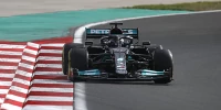 Foto zur News: Lewis Hamilton im Training unantastbar, doch die Strafe schmerzt