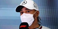 Foto zur News: Kein Kniefall mehr: Hamilton hofft auf "wirkungsvollere" Maßnahmen