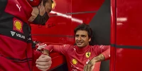 Foto zur News: Unstimmigkeiten bei neuem Ferrari-Vertrag? Sainz hat "zu Hause gelacht"
