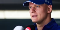 Foto zur News: Wer letzte Nacht am schlechtesten geschlafen hat: Mick Schumacher