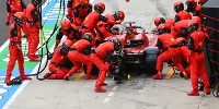 Foto zur News: Horner über Ferrari-Taktik: "Als sie die harten Reifen herausholten, ..."