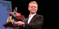 Foto zur News: Kevin Magnussen mit Lorenzo-Bandini-Trophäe ausgezeichnet
