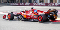 Foto zur News: Sainz am Freitag gefrustet: Zufriedenheit nur auf einer Seite der Ferrari-Garage