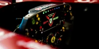 Foto zur News: Lewis Hamilton stellt weiter um: Neue Software am Ferrari-Lenkrad