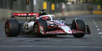 Foto zur News: Erster Verstoß gegen "Flexiwing-Regel": Esteban Ocon in Baku disqualifiziert