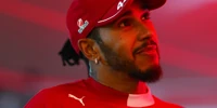 Foto zur News: Kein Podium, aber viel Herz: Hamilton überrascht Ferrari-Mitarbeiter mit Geschenken
